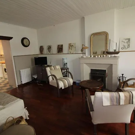 Holiday home Maison De Charme A Saint-georges-d'oleron, 8 Couchages, Proche Commerces, Cour Et Terrasse Ensoleillee - Fr-1-246a-237